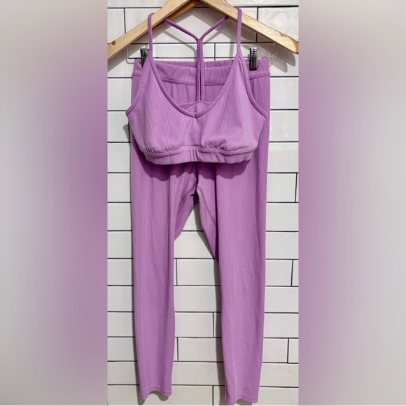 Alo Ribbed Set - Picture 6 of 14